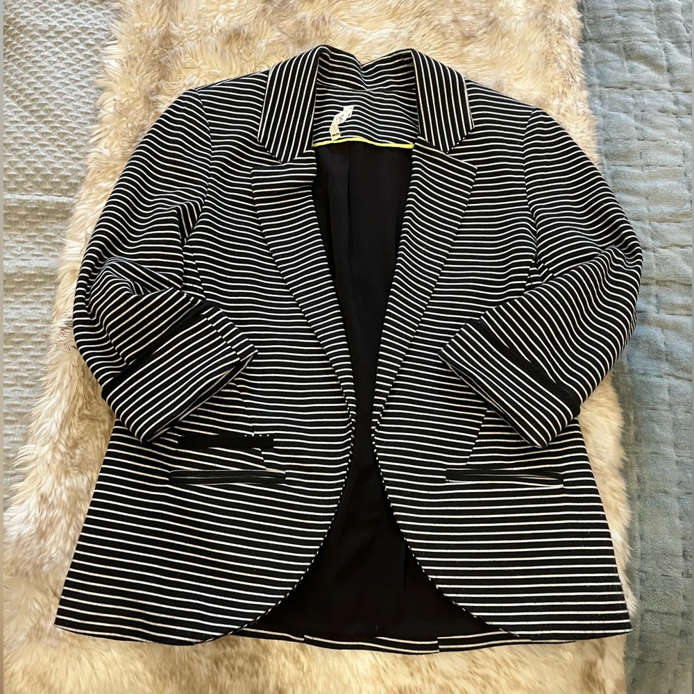 Anthropologie Black and White Stripped Blazer Size M